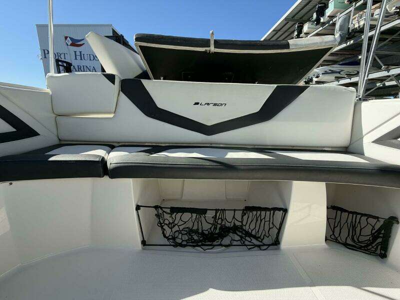 2015 Larson LX 225S IO