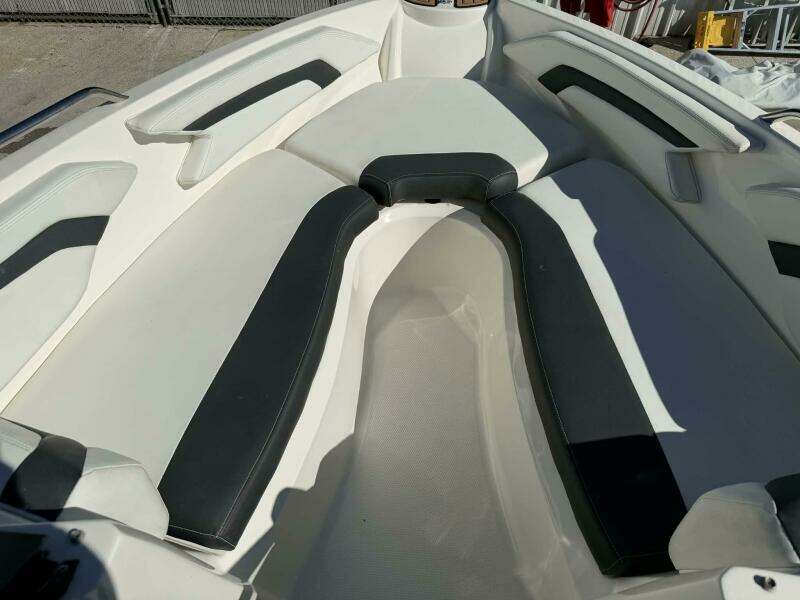 2015 Larson LX 225S IO