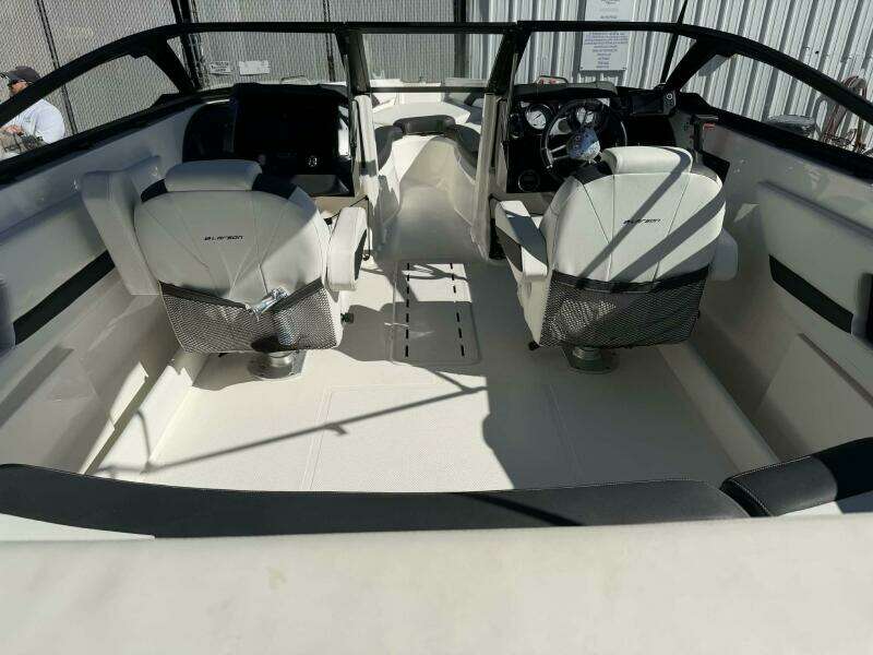 2015 Larson LX 225S IO