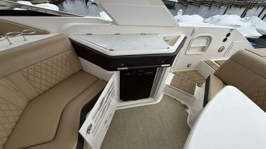 2023 Sea Ray SLX 310 OB