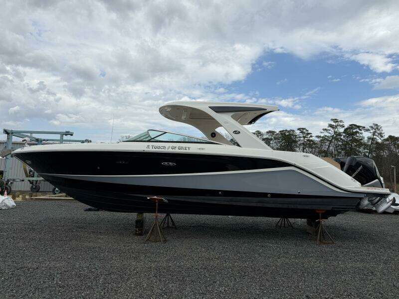 2023 Sea Ray SLX 310 OB