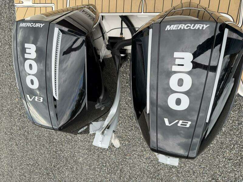 2023 Sea Ray SLX 310 OB