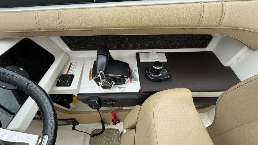 2023 Sea Ray SLX 310 OB