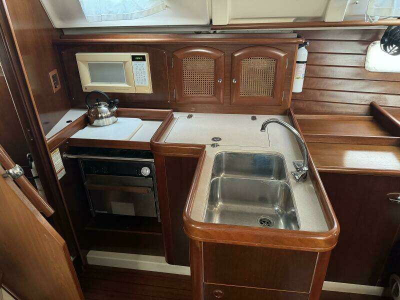 1999 Beneteau 381