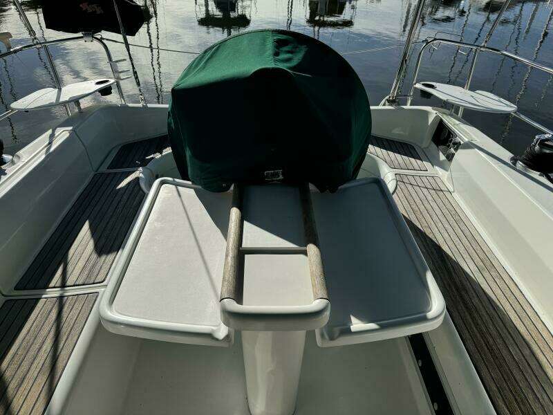 1999 Beneteau 381