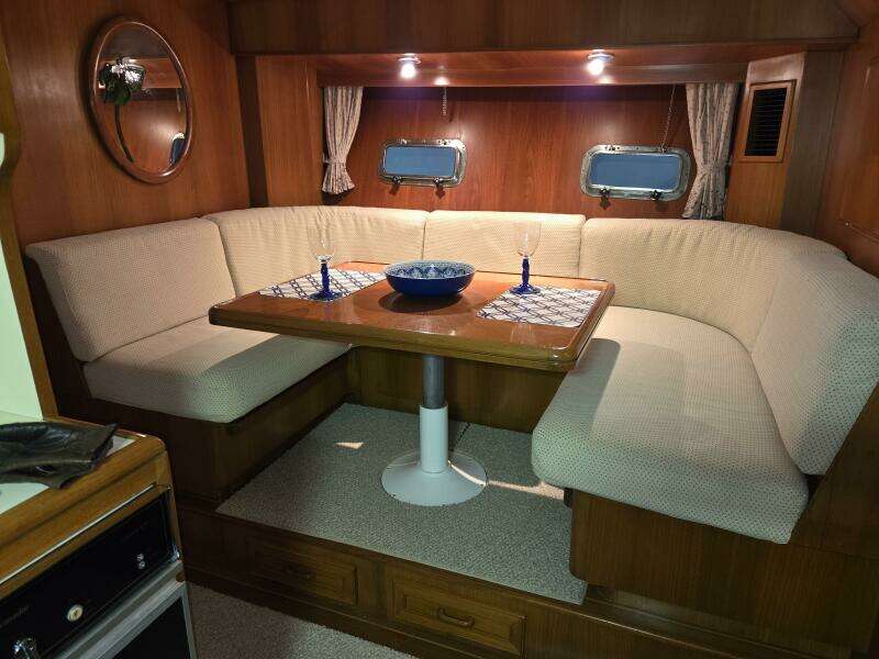 1989 Hi-Star 48 Sundeck