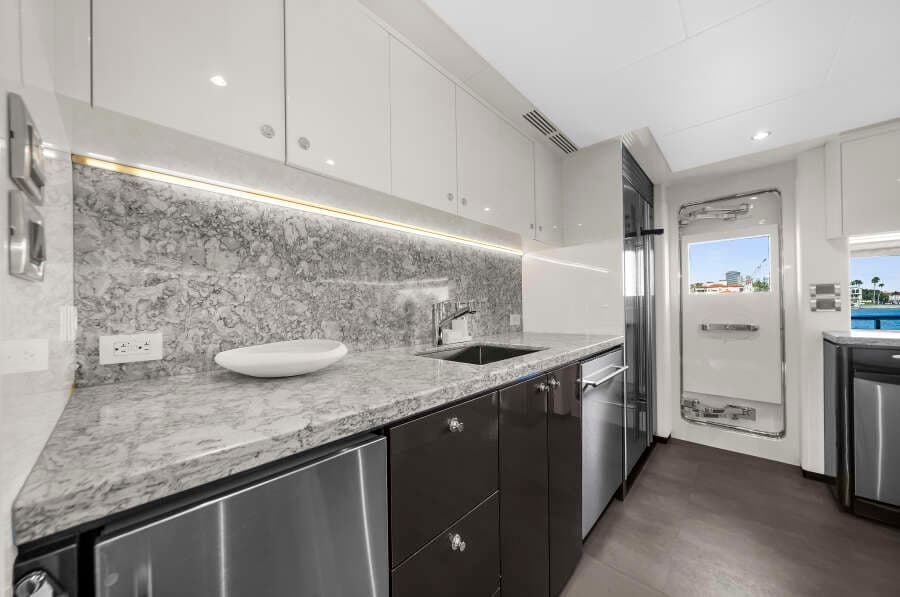 2024 Ocean Alexander 32 L