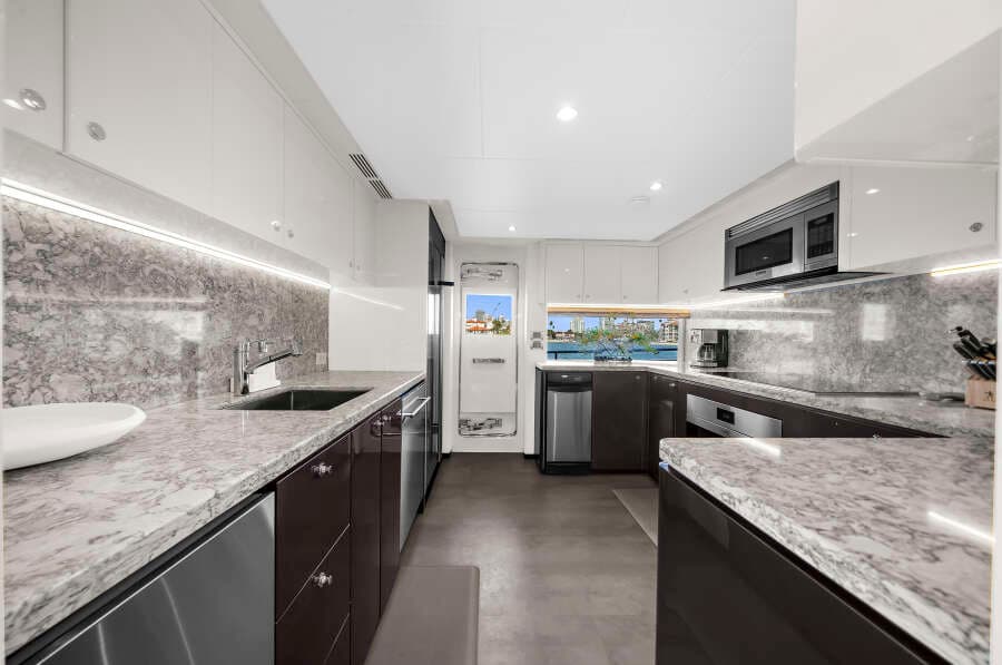 2024 Ocean Alexander 32 L