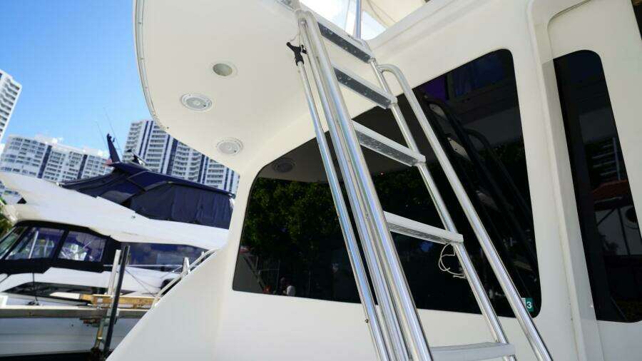 2005 Ocean Yachts 
