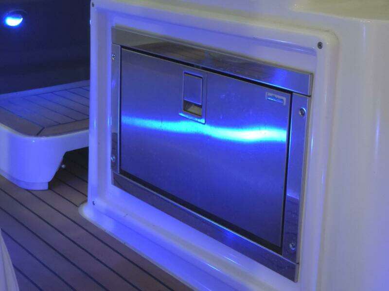 2008 Cruisers Yachts 