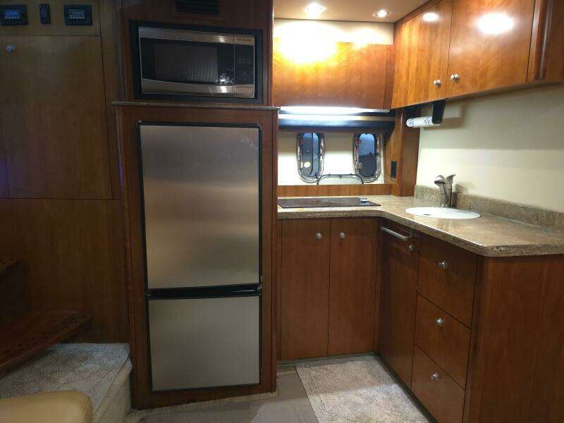 2008 Cruisers Yachts 