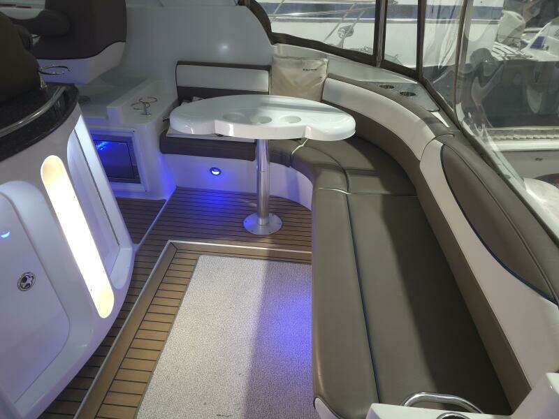 2008 Cruisers Yachts 