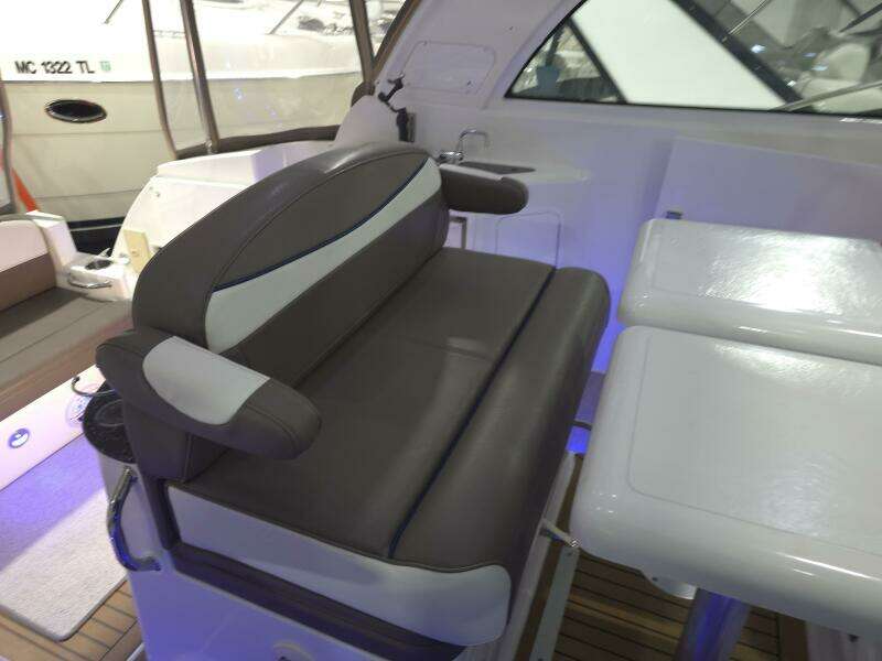 2008 Cruisers Yachts 