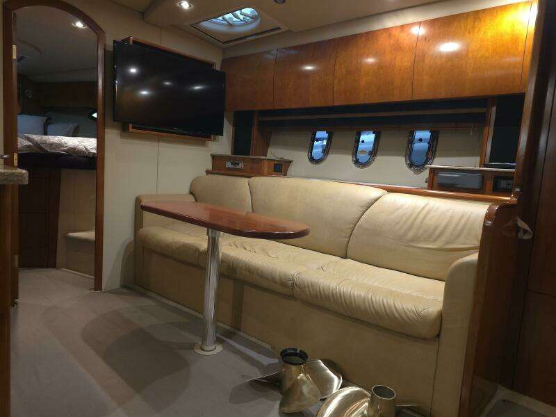 2008 Cruisers Yachts 