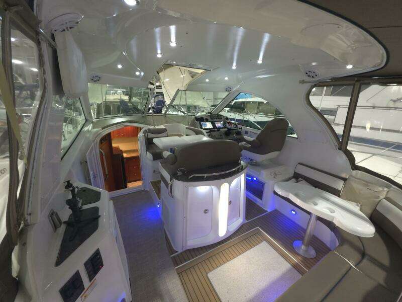 2008 Cruisers Yachts 