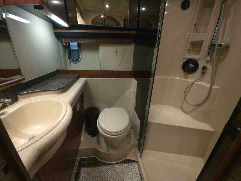 2008 Cruisers Yachts 