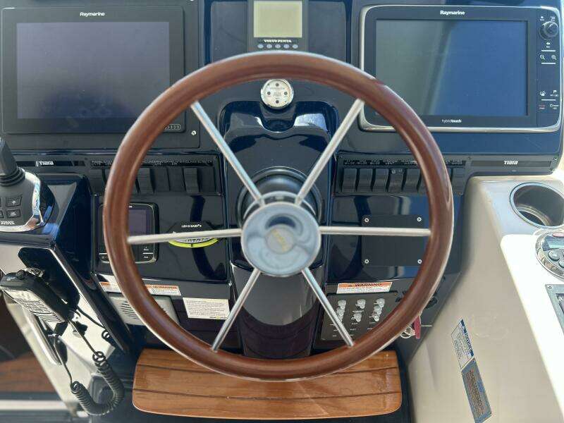 2008 Tiara Yachts 3500 Sovran