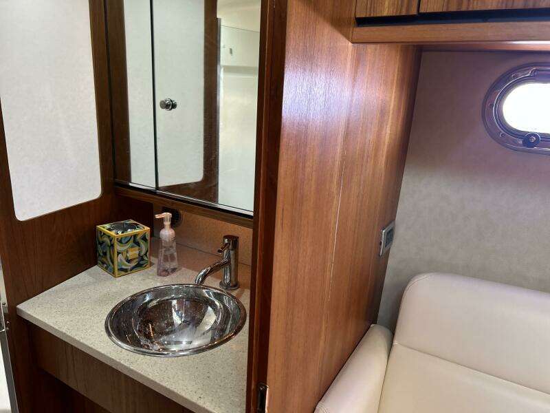 2008 Tiara Yachts 3500 Sovran