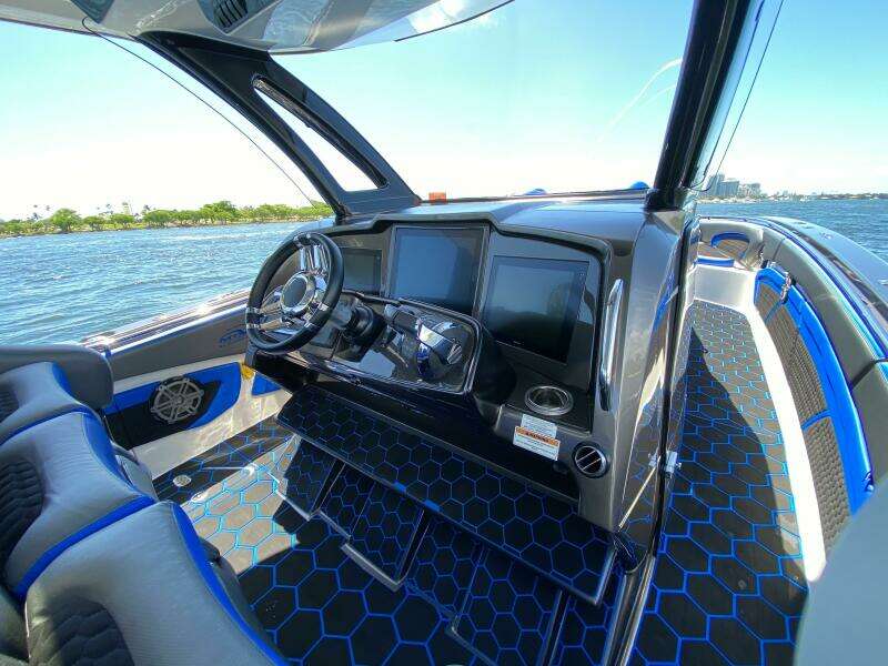 MTI 42 - Tobito I - Helm