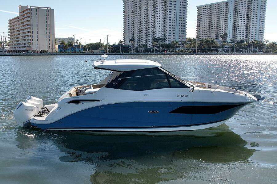 Sea Ray 32 - Exterior Profile