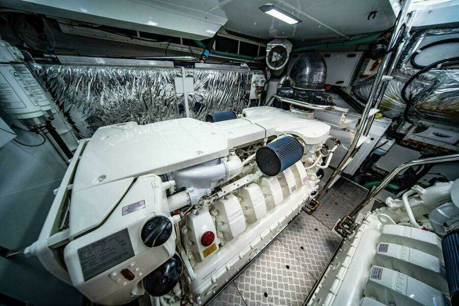 Princess 65 - Engine Room