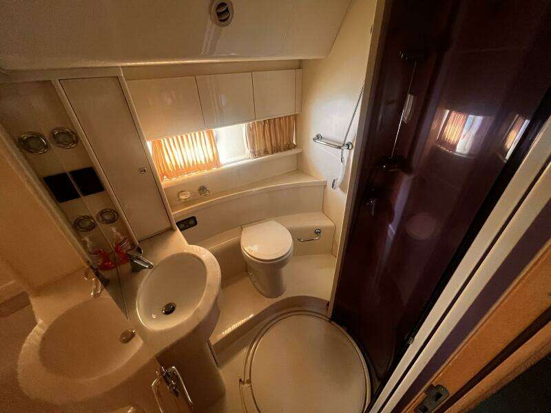 2004 Ferretti Yachts 530