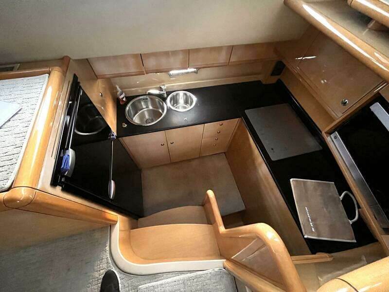 2004 Ferretti Yachts 530