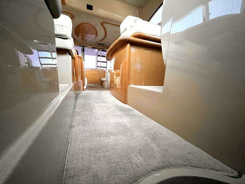 2004 Ferretti Yachts 530