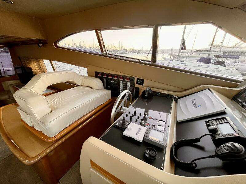 2004 Ferretti Yachts 530