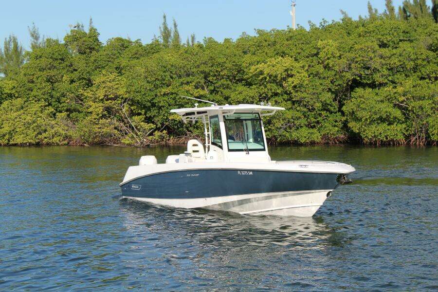 2015 Boston Whaler 320 Outrage