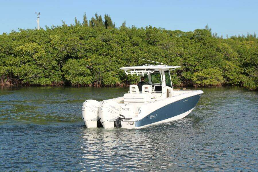 2015 Boston Whaler 320 Outrage