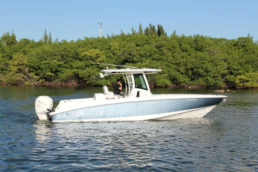2015 Boston Whaler 320 Outrage