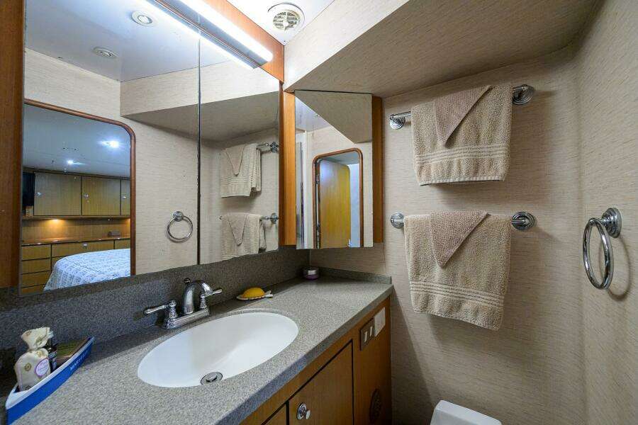 2001 Ocean Yachts Super Sport