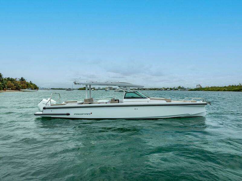 2024 Axopar 37 Sun Top