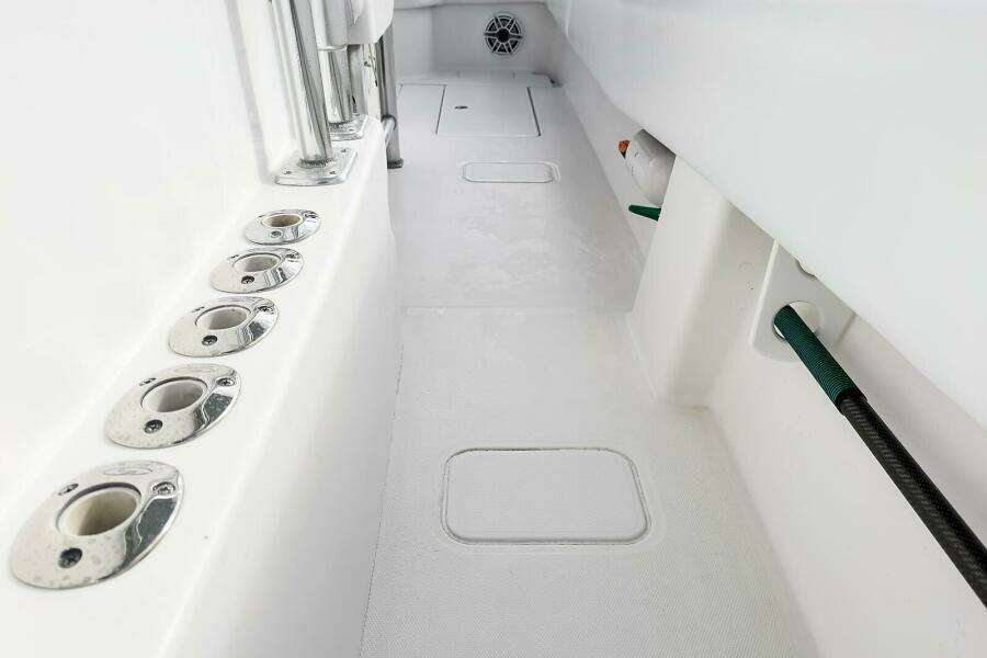 2007 Invincible 33 Open