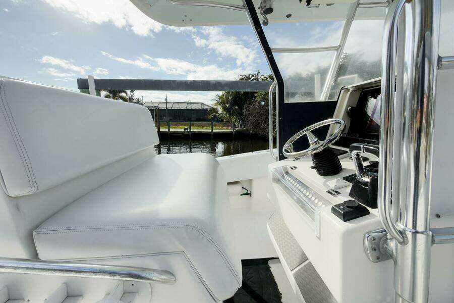 2007 Invincible 33 Open