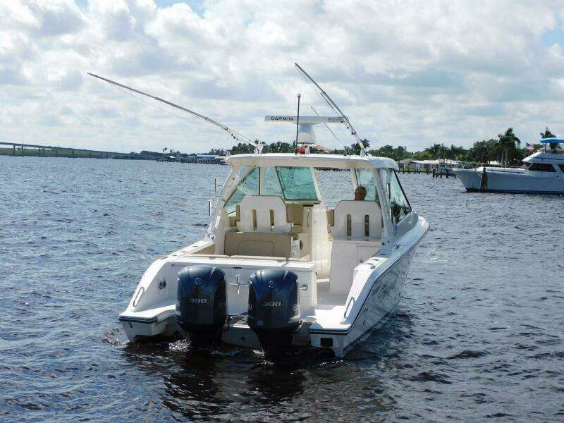 2016 Pursuit 325 Dual Console