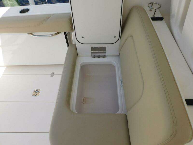 2016 Pursuit 325 Dual Console