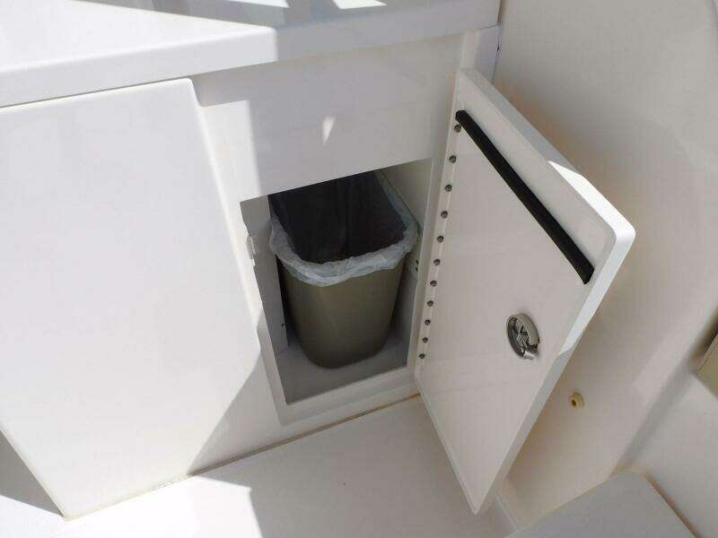 2016 Pursuit 325 Dual Console