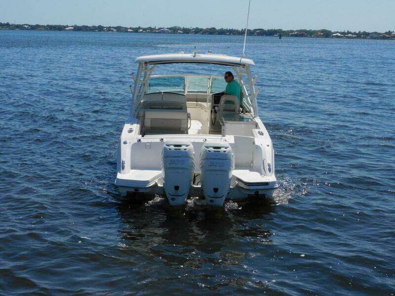 2016 Pursuit 325 Dual Console