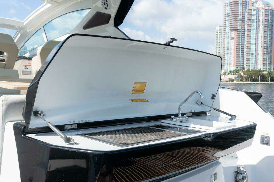 Beneteau 40 - Tis the Seasun - Grill