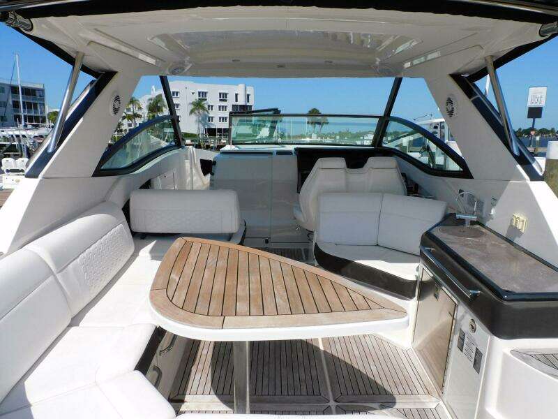 2018 Sea Ray Sundancer 320
