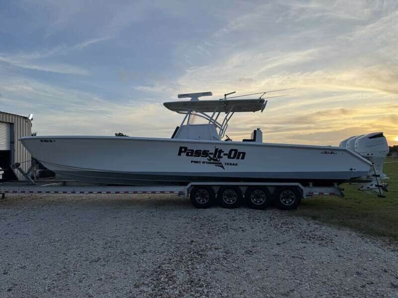 2014 Sea Hunter 40 Center Console