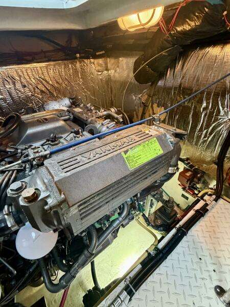 2007 Cruisers Yachts 370 Express