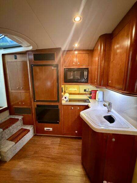 2007 Cruisers Yachts 370 Express