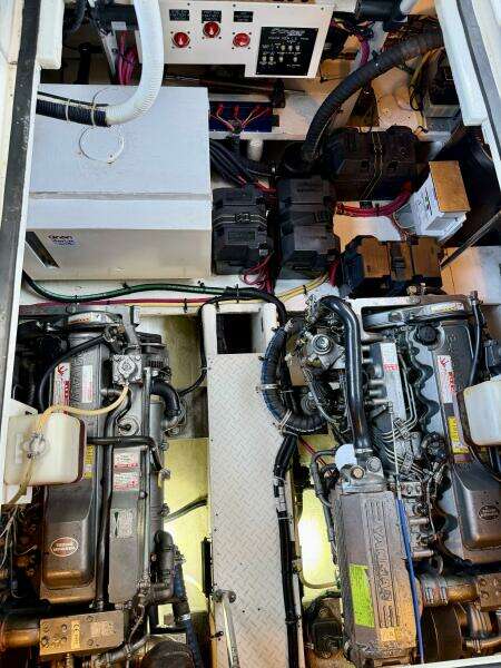 2007 Cruisers Yachts 370 Express