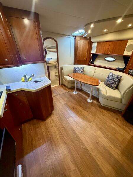 2007 Cruisers Yachts 370 Express