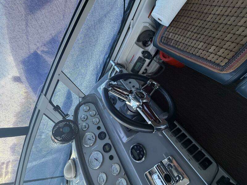 2007 Cruisers Yachts 370 Express