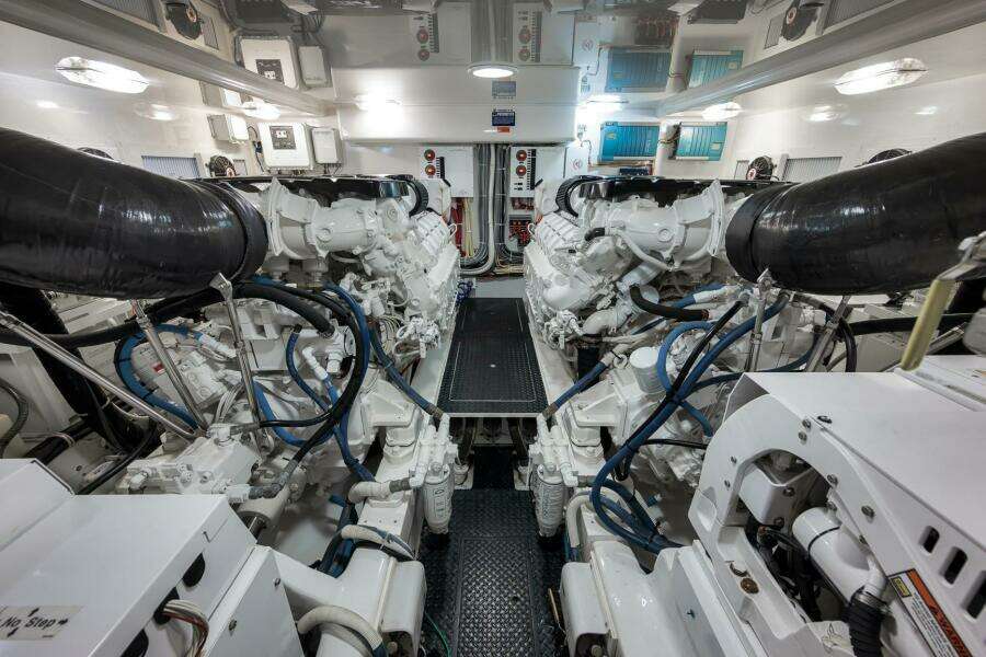 2015 Viking 52 Sport Coupe