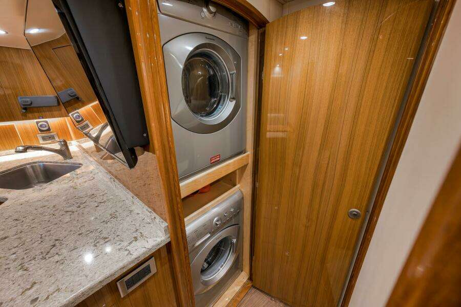 2015 Viking 52 Sport Coupe